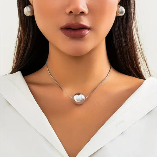 ELEGANT SILVER BEAD PENDANT SET