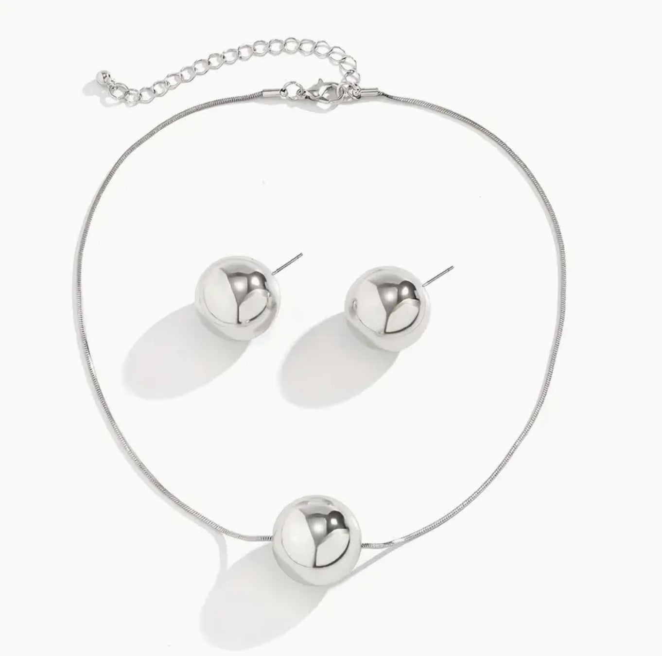 ELEGANT SILVER BEAD PENDANT SET