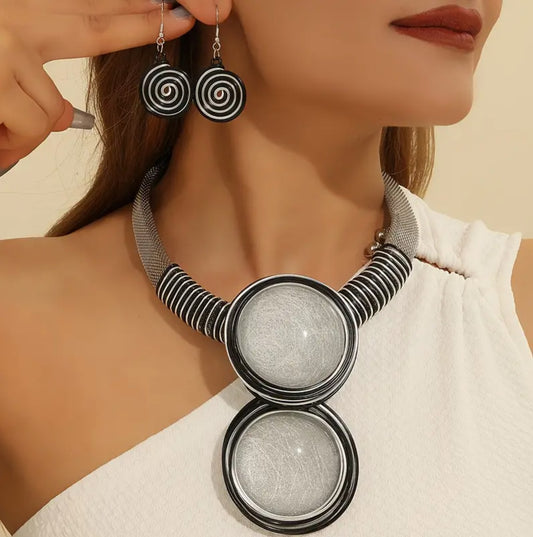MODERN WHITE CHIC NECKLACE SET